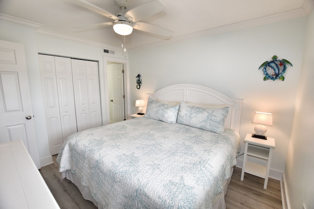 1109 Waters Edge Resort 1 Bedroom Condo by RedAwning - photo 4