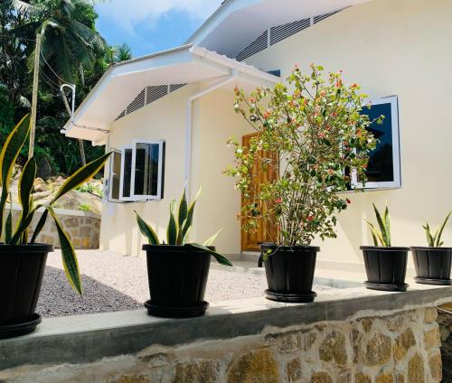 Coco Vanille Chalets — 4-Star Luxury Hotel in Takamaka, Seychelles