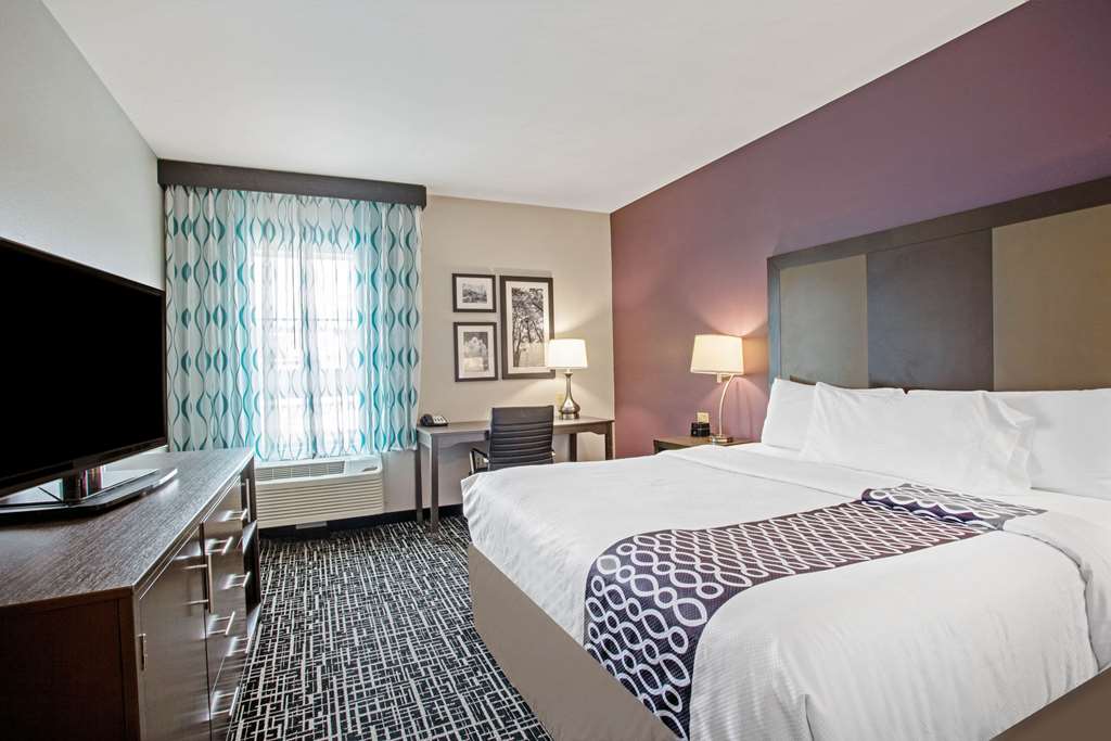 La Quinta Inn & Suites by Wyndham York - photo 2