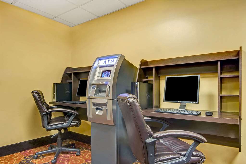 Super 8 by Wyndham Stamford New York City Area - photo 14