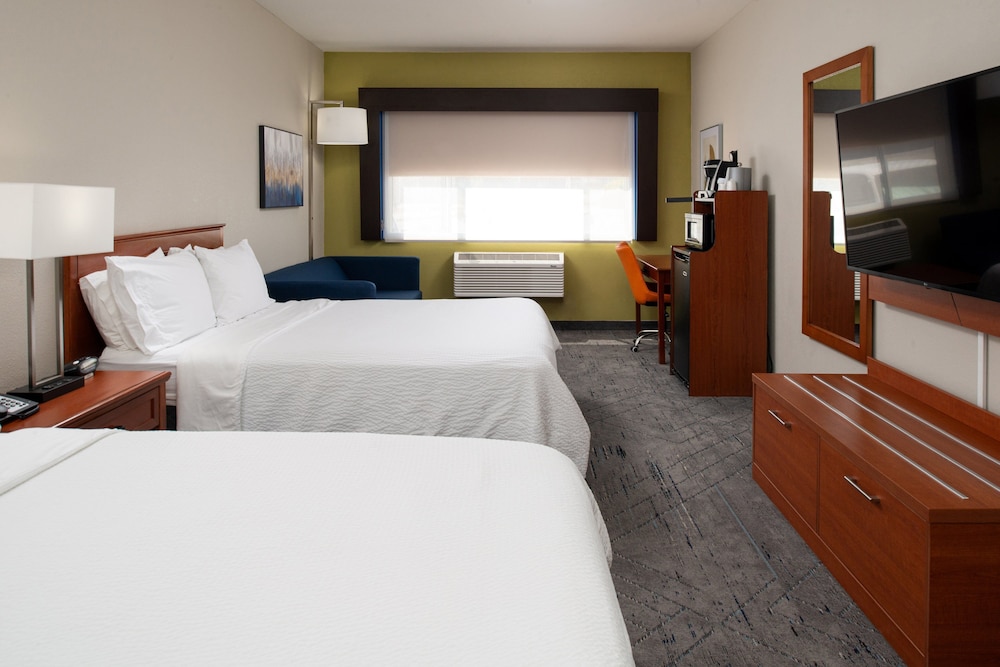 Holiday Inn Express Suites Farmington - photo 30