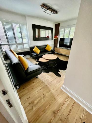 Newly refurbished chic attractive 3 bedroom flat — 4-Star Luxury Hotel in London, United Kingdom