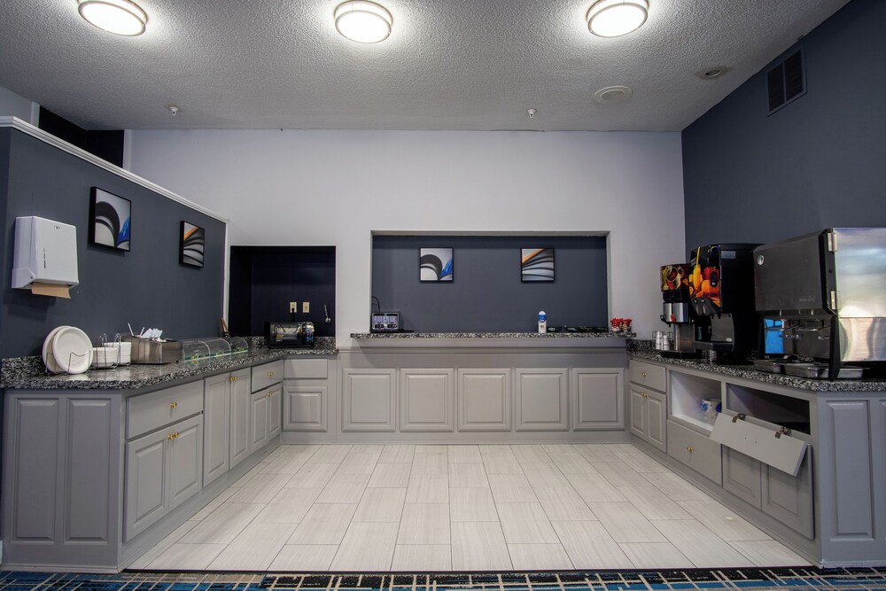 Coratel Inn and Suites By Jasper Eagan St Paul Airport & Mall of America - photo 32