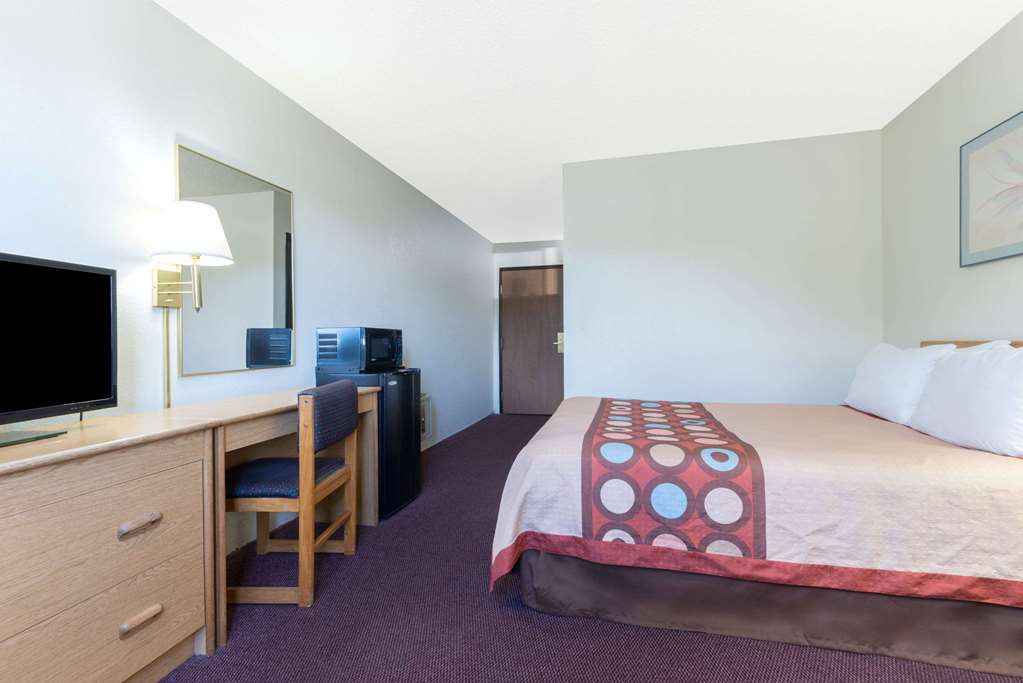 Super 8 by Wyndham Raton - photo 9