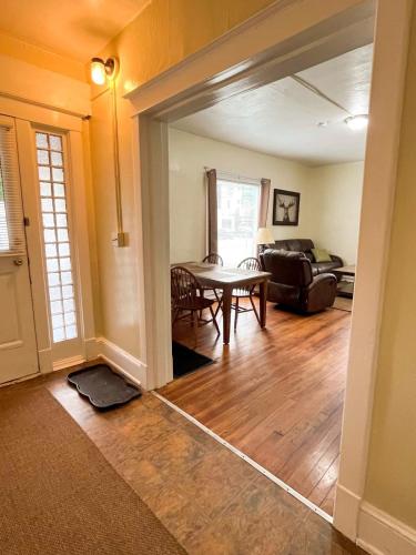 1st Base Apt 1 All Star Baseball Rentals — Oneonta — photo 2
