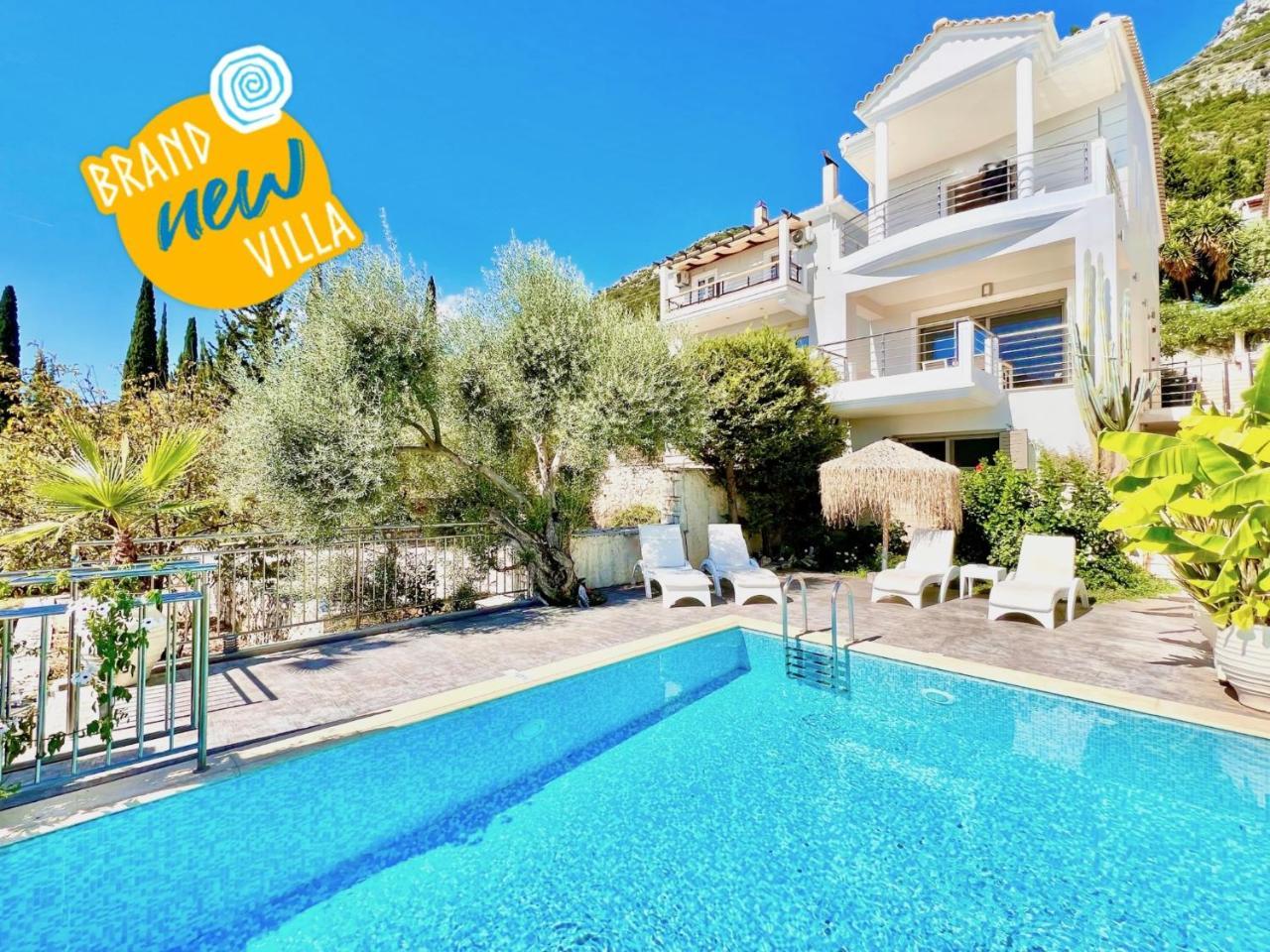 Luxury Villa San George with Private Pool by Dadovillas — 4-Star Luxury Hotel in Periyiali, Greece