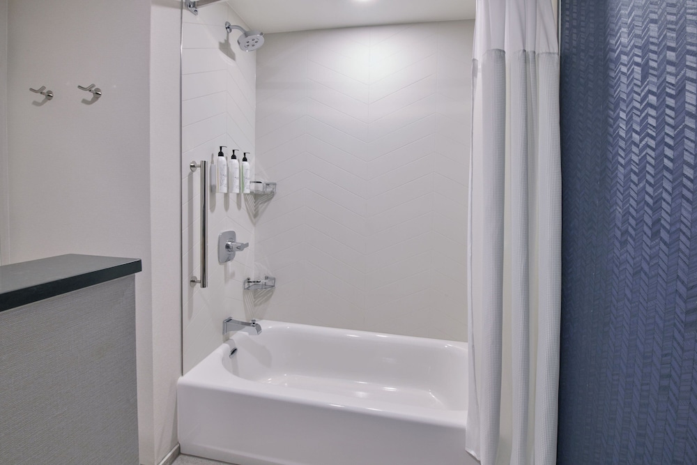 Fairfield Inn & Suites by Marriott Chicago O'Hare - photo 21