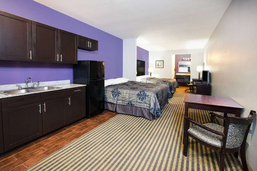 Super 8 by Wyndham Carthage TX - photo 8