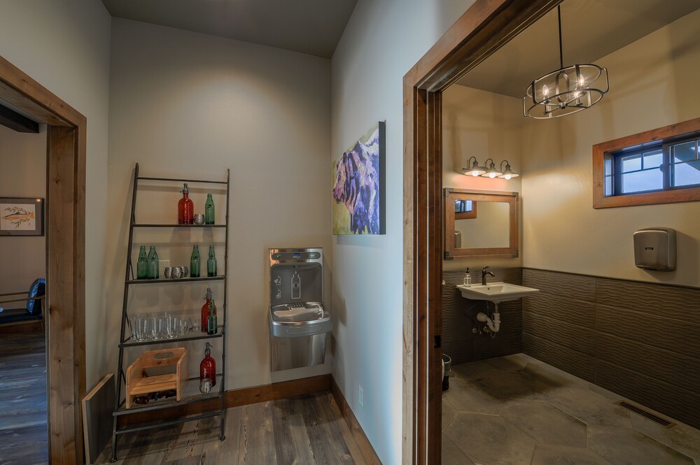 Golden Stone Inn - photo 44
