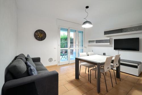Xenia Apartments Spacious and bright new flat with garden — 4-Star Luxury Hotel in Milan, Italy