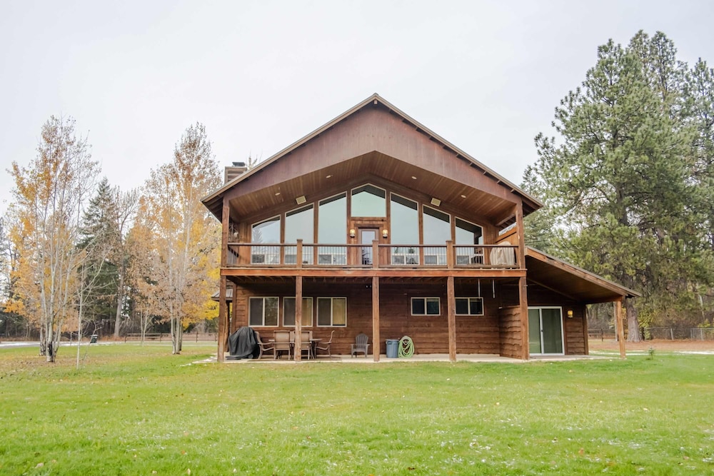 Flathead River Retreat For 15 — hotel in Columbia Falls
