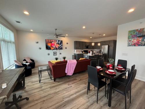 Gated 2BR in Greenville wVibes — 4-Star Luxury Hotel in Greenville, United States
