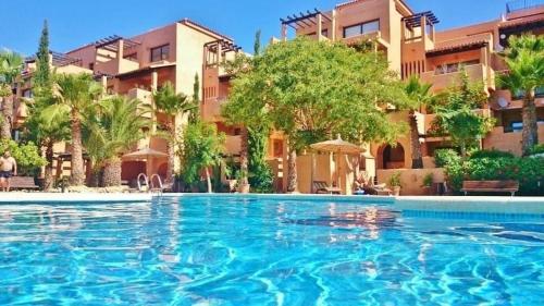 2 Bed Sleeps 4 Walk To Villamartin Plaza — 4-Star Luxury Hotel in Orihuela, Spain