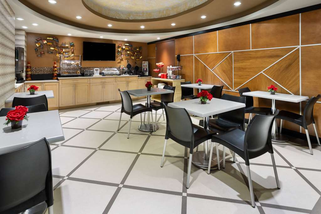 Ramada by Wyndham Bronx - photo 31