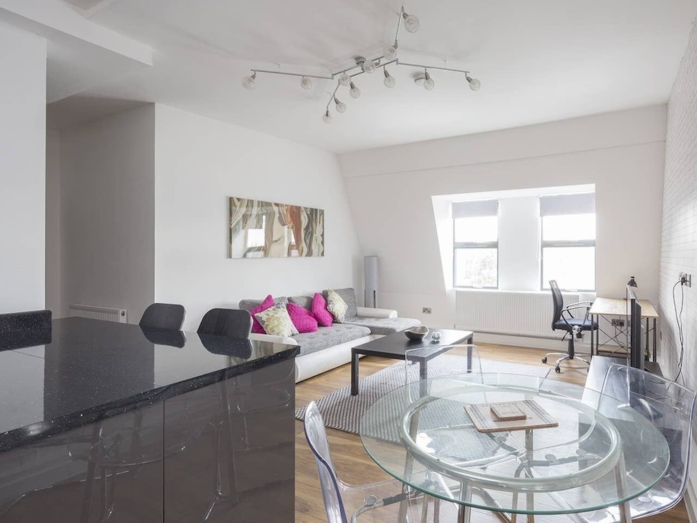 Manhattan Heights 3 — 4-Star Luxury Hotel in Maidstone, United Kingdom