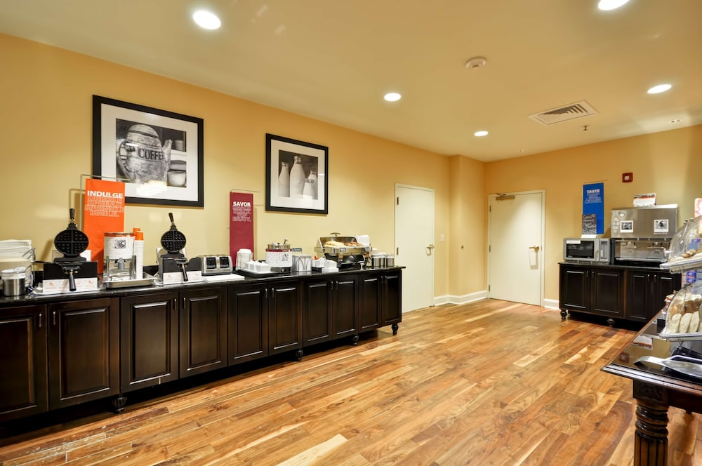 Hampton Inn & Suites North Charleston University Blvd - photo 31