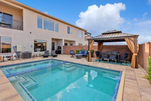 Zion Village Private Poolside Home — 4-Star Luxury Hotel in Hurricane, United States