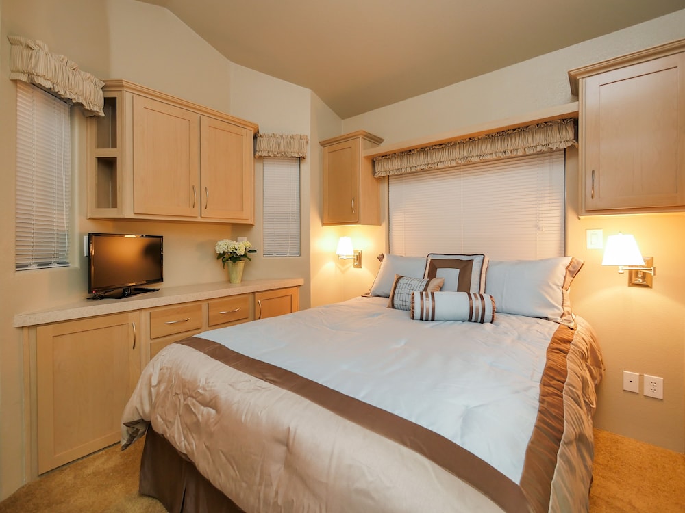 The Cottages at Golden Village Palms RV Resort - photo 3
