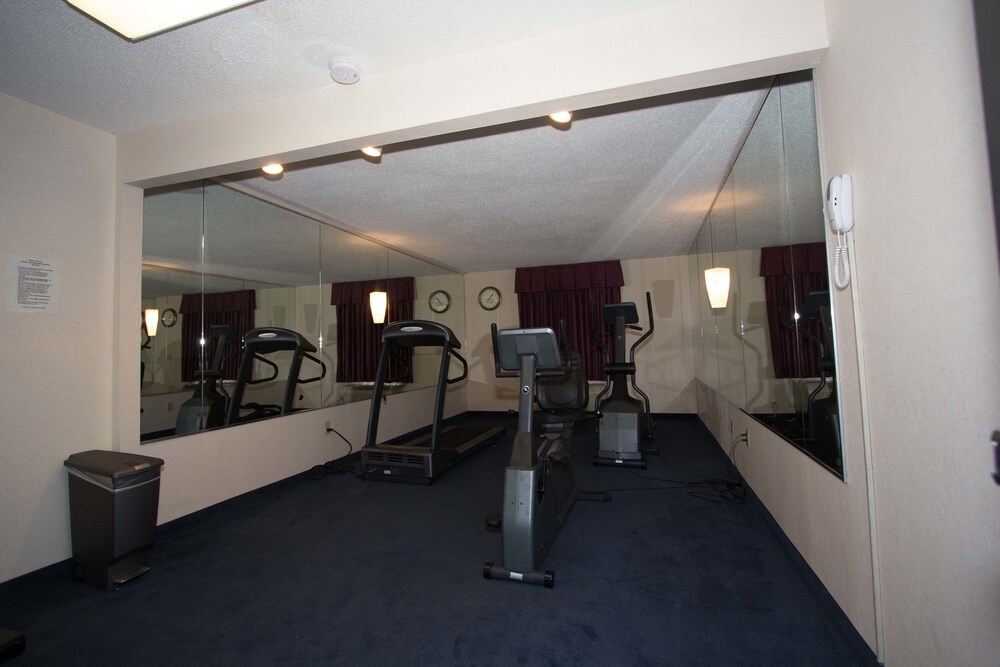 Red Roof Inn & Suites Newport News - photo 18