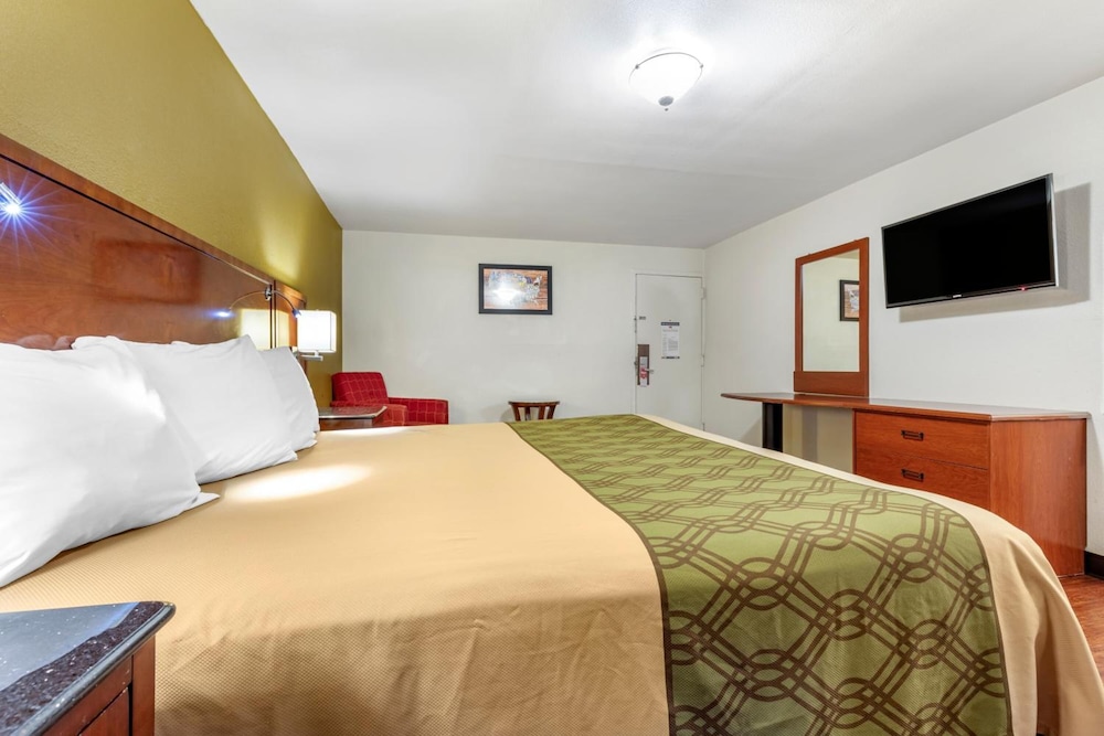 Rose City Inn & Suites - photo 16