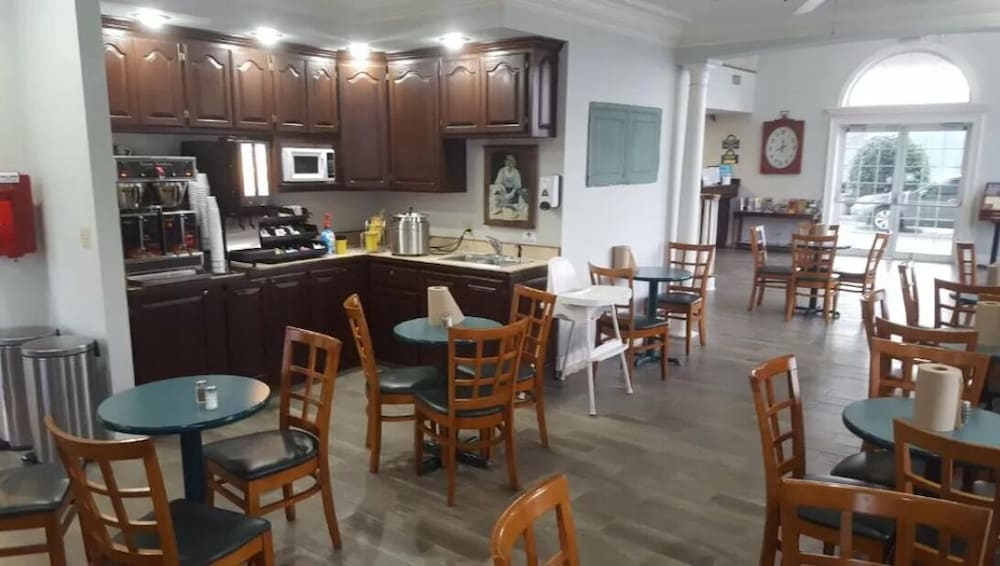 Days Inn by Wyndham Branson Near the Strip - photo 3