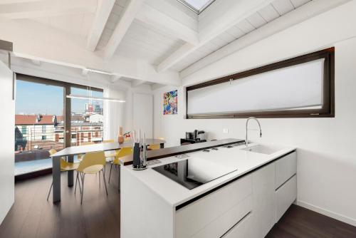 Lussuoso Attico Milano — 4-Star Luxury Hotel in Milan, Italy