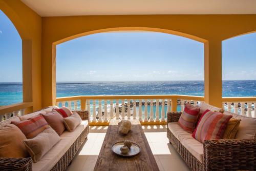 The Strand The Beach Penthouse 4A — 4-Star Luxury Hotel in Willemstad, CURAÇAO