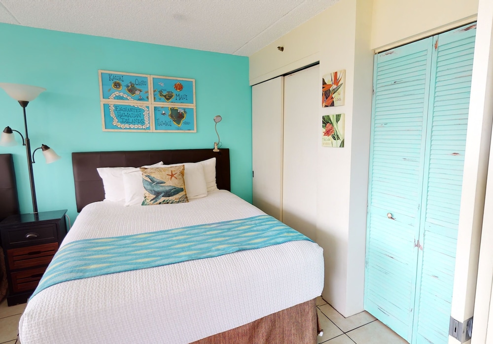 Waikiki Banyan High Level Condo with Private Lanai by Koko Resort Vacation Rentals - photo 11