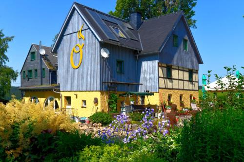 Hotel Olbernhau mit Sauna Kleines Landhotel zur Ofenschenke — hotel in Olbernhau