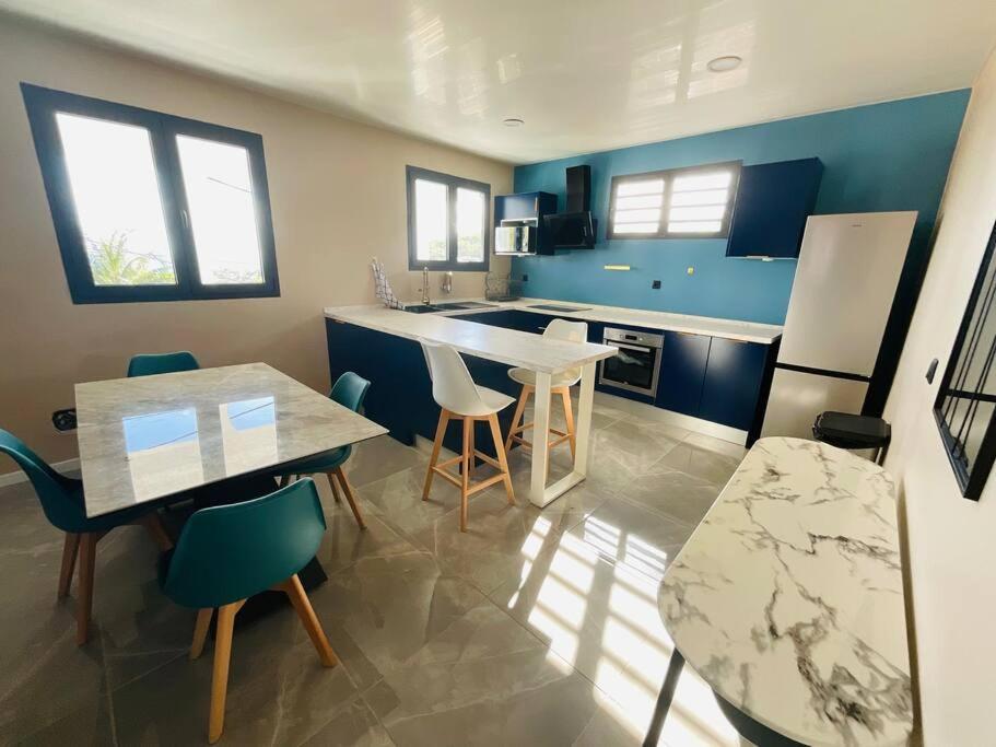 Residence Peace & Joy Piscine privée Netflix — 4-Star Luxury Hotel in Fort-De-France, Martinique
