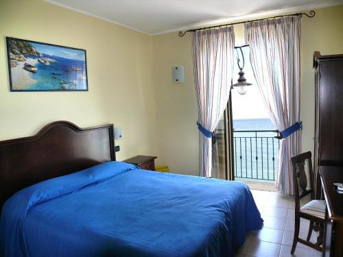 B&B Miramare — 4-Star Luxury Hotel in Giardini-Naxos, Italy