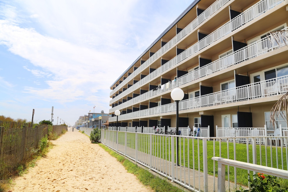 Dunes Suites Oceanfront - photo 10