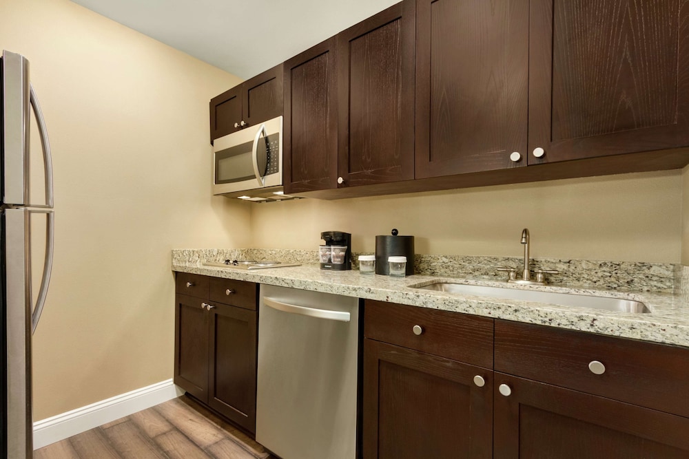 Embassy Suites by Hilton Savannah Historic District - photo 20