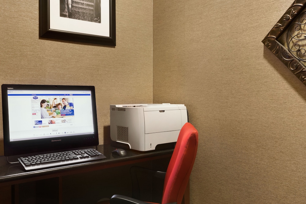 Hampton Inn Akron Fairlawn - photo 28