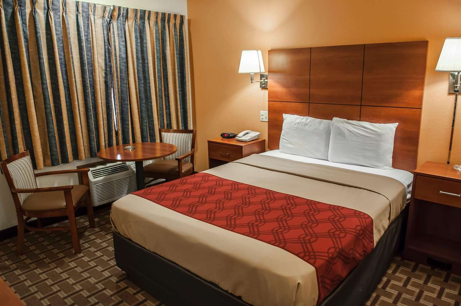Econo Lodge Midtown - photo 9