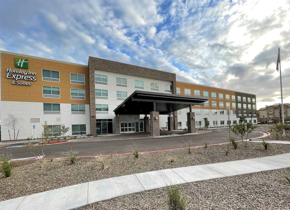 Holiday Inn Express & Suites Phoenix Airport North by IHG - photo 134