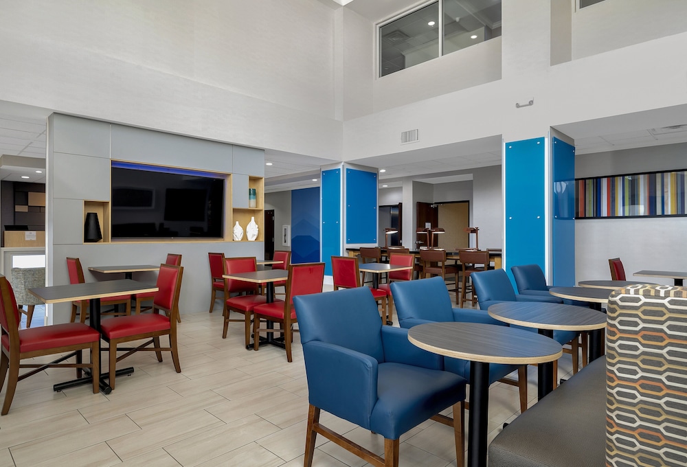 Holiday Inn Express & Suites Lufkin South by IHG - photo 45