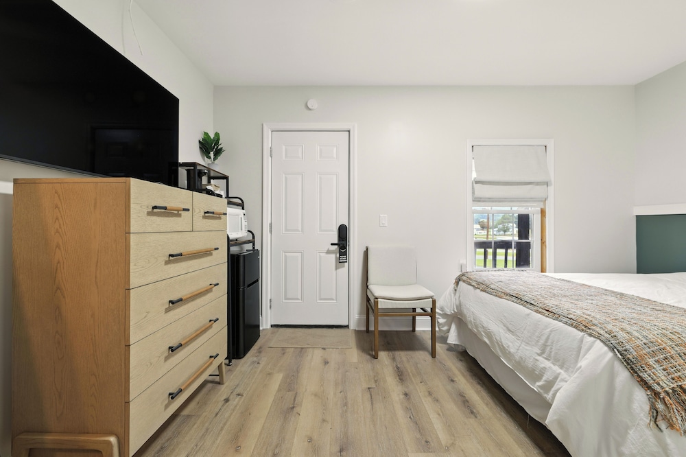Hillside Motel LLC - photo 72