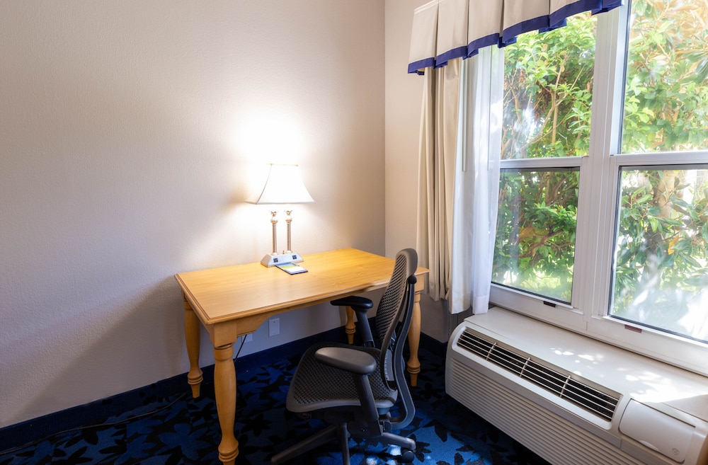 Hampton Inn & Suites Jacksonville Deerwood Park - photo 8