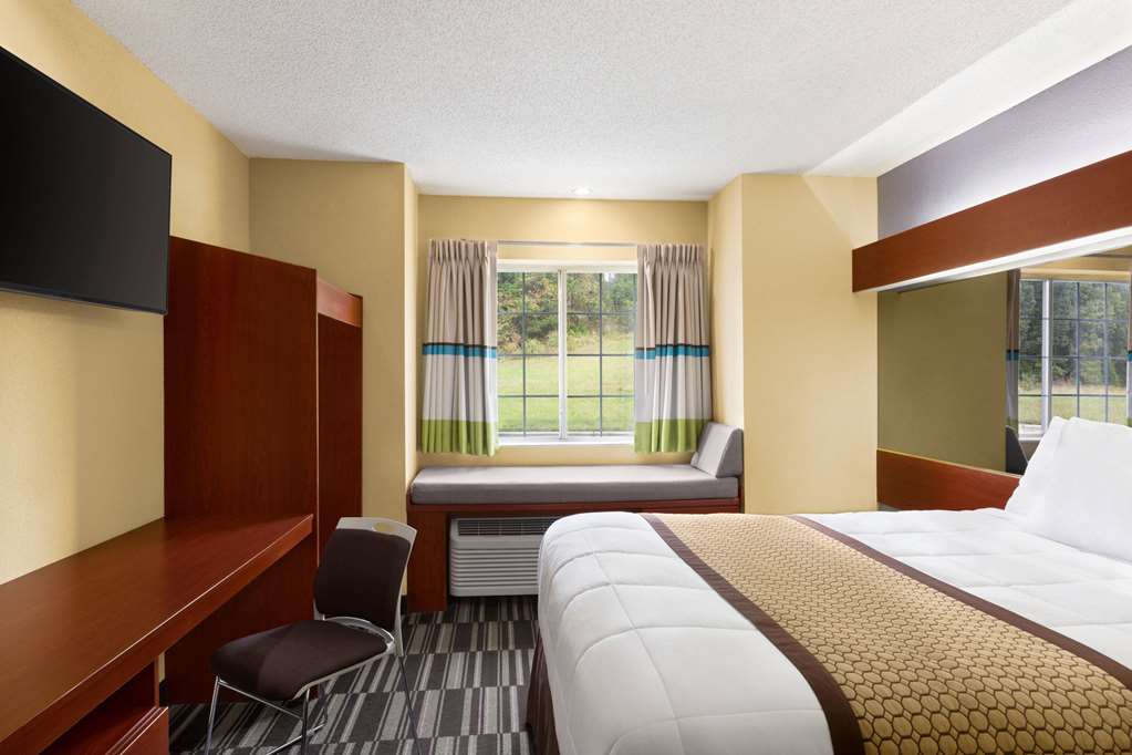 Microtel Inn & Suites by Wyndham Thomasville High Point Lexi - photo 21