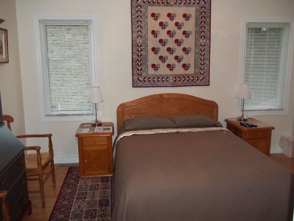 1840 Guest House — Smiths Falls — photo 5