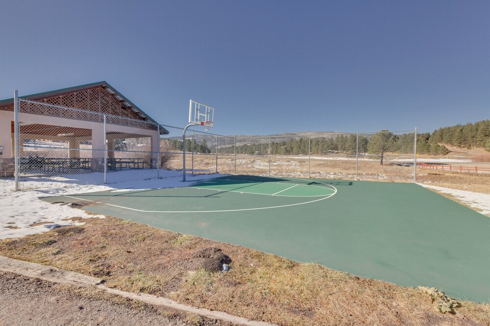 3 Mi to Ski Resort: Spacious Angel Fire Retreat - photo 32