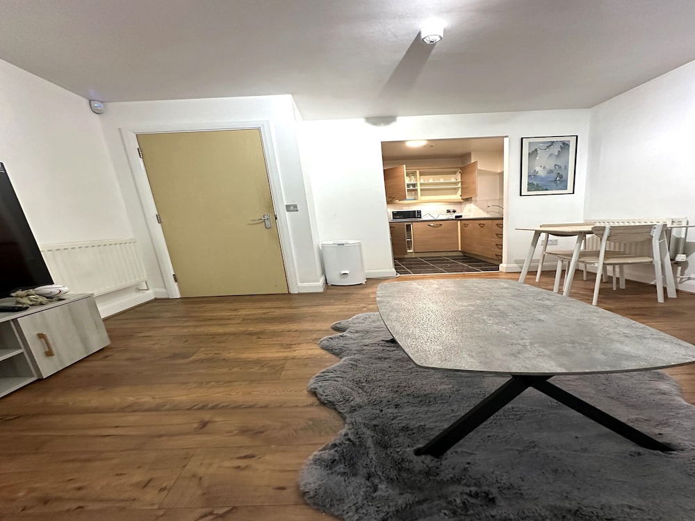 Urban Oasis 2 bed En suite Apt in Birmingham — 4-Star Luxury Hotel in Birmingham, United Kingdom