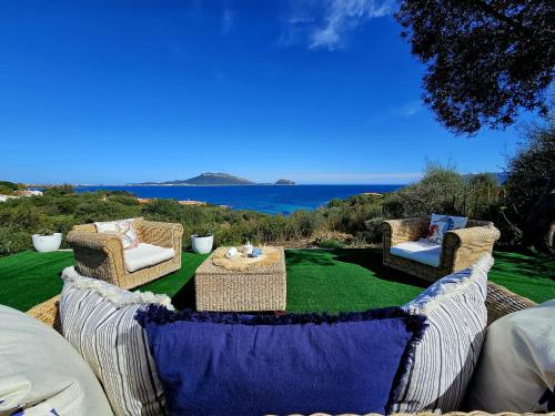 Villa Sos Aranzos Spiaggia Privata Con Jacuzzi — 4-Star Luxury Hotel in Golfo Aranci, Italy