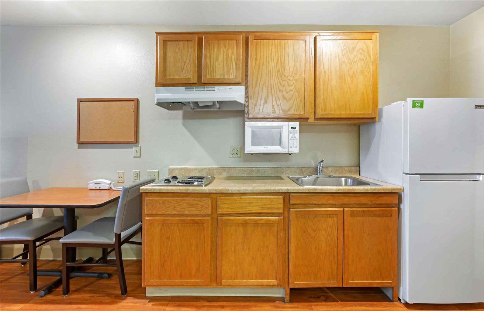 Extended Stay America Select Suites Phoenix West - photo 34