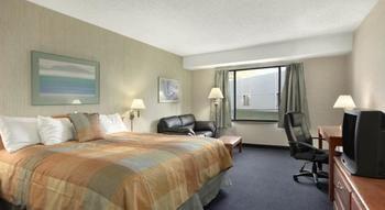 Elk Grove Hotel - photo 8