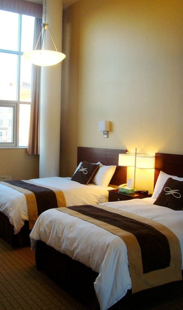 Pointe Plaza Hotel - photo 5