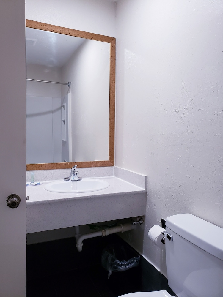 Clear Lakes Inn - photo 16