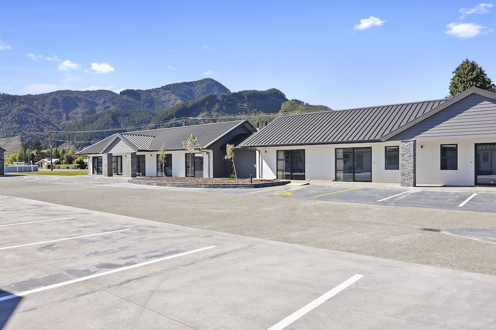 Grand Suites Murchison in Te Anau, New Zealand