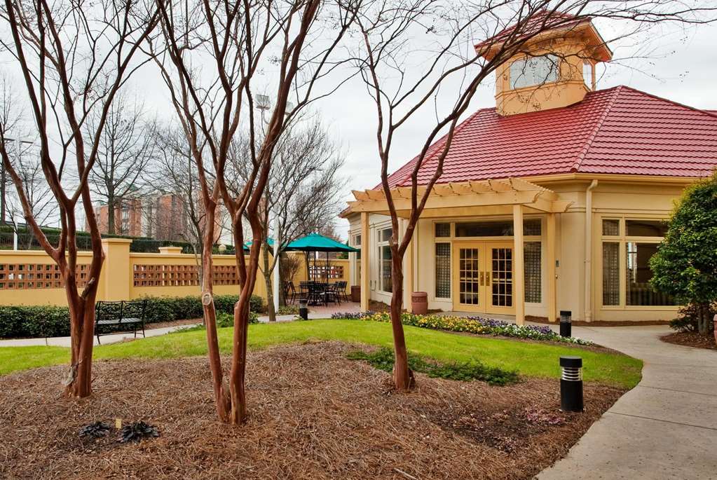 La Quinta Inn & Suites by Wyndham Greenville Haywood - photo 3